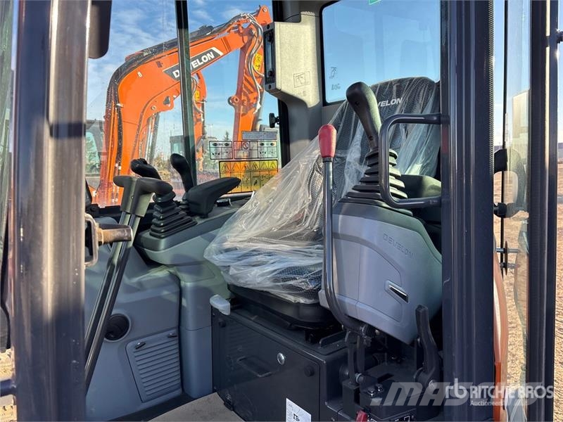 Develon DX35Z-7 소형 굴삭기 7톤 미만