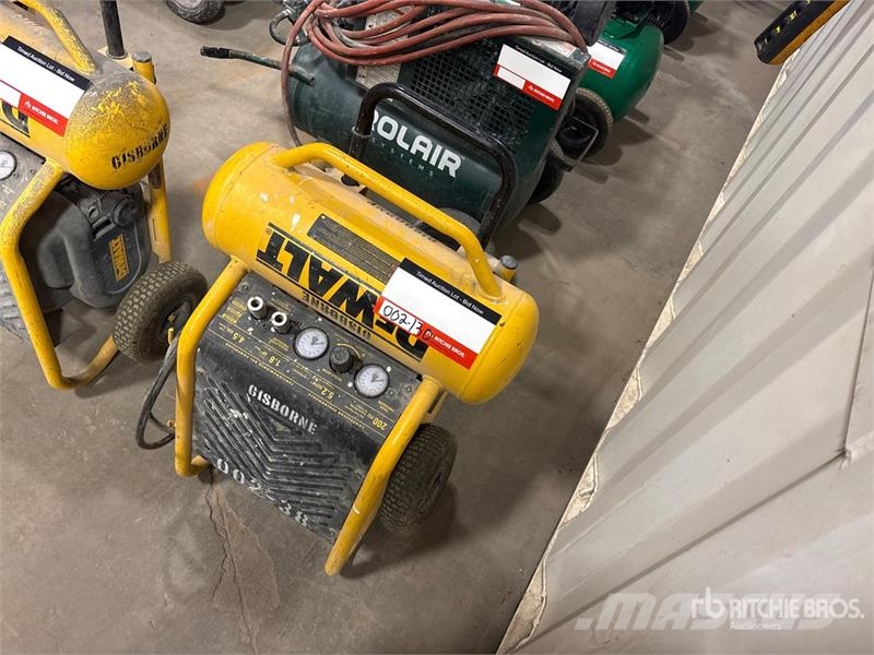 DeWalt D55146 5.2 cfm Electric 4.5 gal Air Compressor مكابس