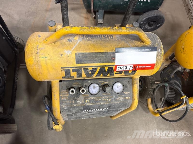 DeWalt D55146-CA 4.7 cfm Electric 4.5 gal Air Compressor مكابس