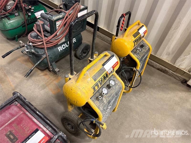 DeWalt D55146-CA 4.7 cfm Electric 4.5 gal Air Compressor مكابس
