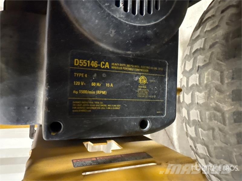 DeWalt D55146-CA 4.7 cfm Electric 4.5 gal Air Compressor مكابس