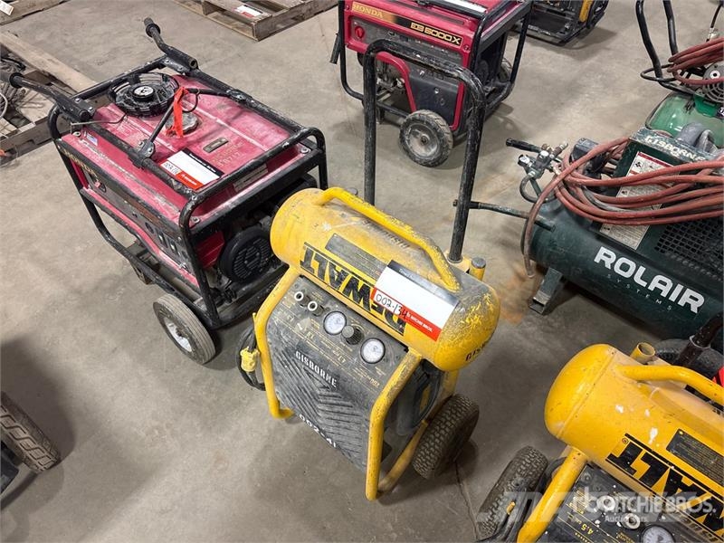 DeWalt D55146-CA 4.7 cfm Electric 4.5 gal Air Compressor مكابس