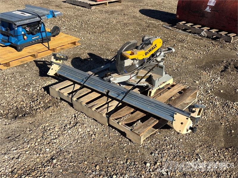 DeWalt Electric 12 in Cut-Off Saw Altri componenti
