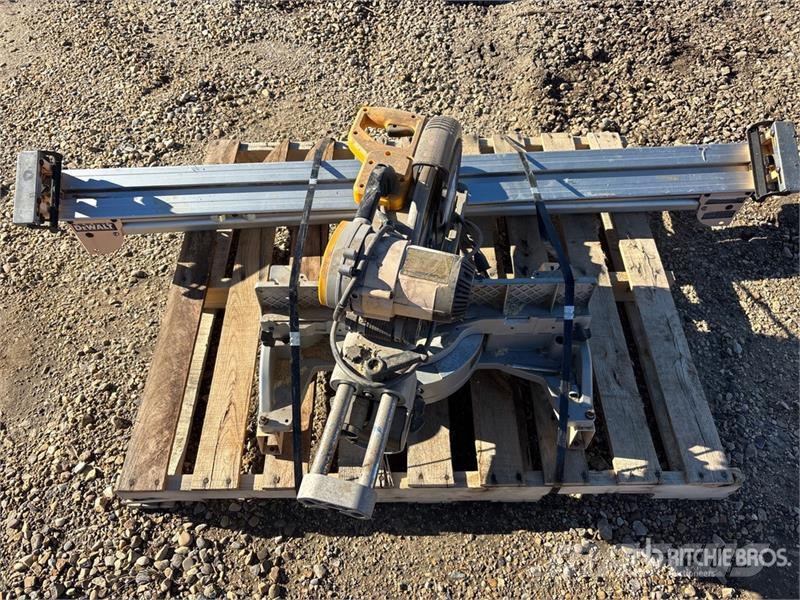 DeWalt Electric 12 in Cut-Off Saw Altri componenti