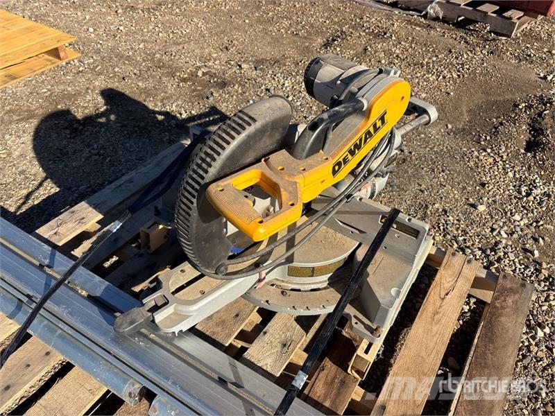 DeWalt Electric 12 in Cut-Off Saw Altri componenti