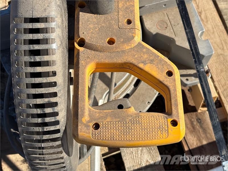 DeWalt Electric 12 in Cut-Off Saw Altri componenti