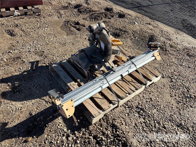 DeWalt Electric 12 in Cut-Off Saw Altri componenti