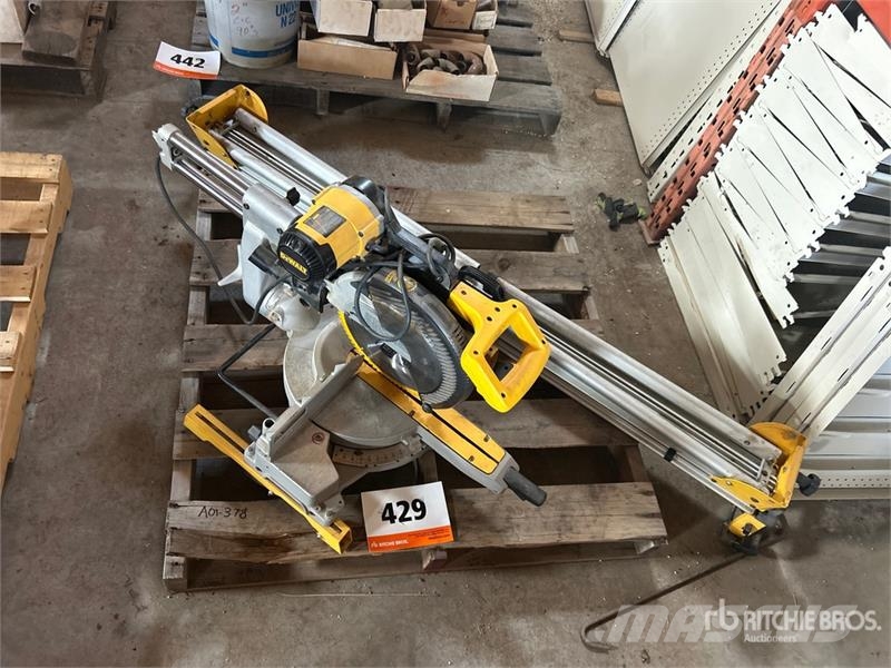 DeWalt Mitre Saw & 64 in Saw Stand Other components