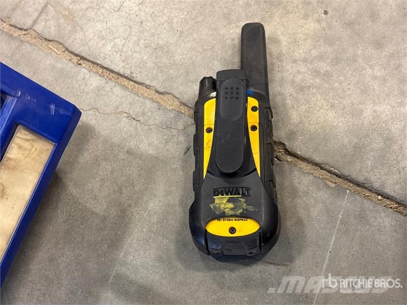DeWalt of (8) Dewalt Handheld 2-Way Radios Andet tilbehør