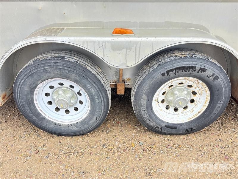  Dex 16 ft T/A Horse Trailer مقطورات نقل الحيوانات