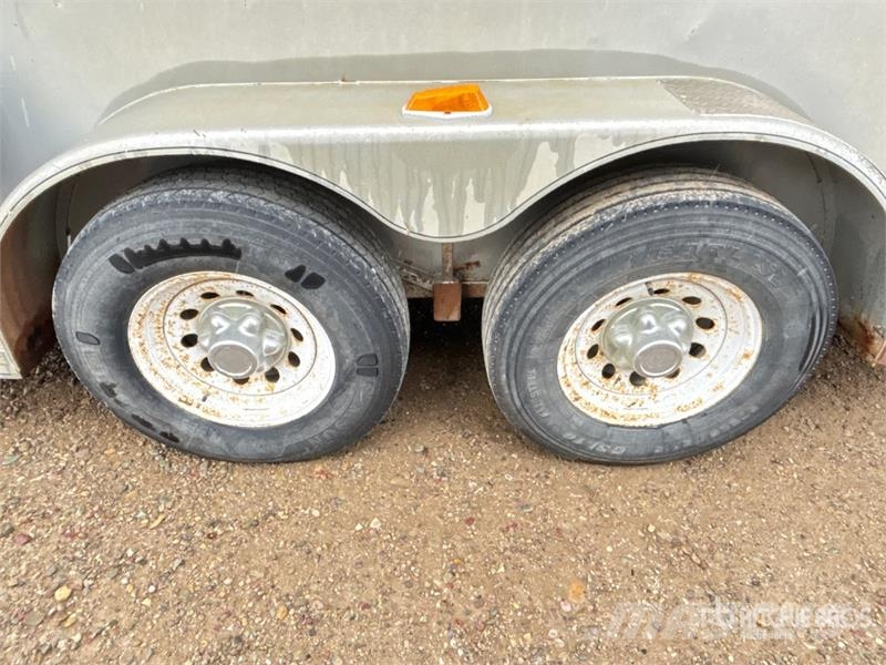  Dex 16 ft T/A Horse Trailer مقطورات نقل الحيوانات