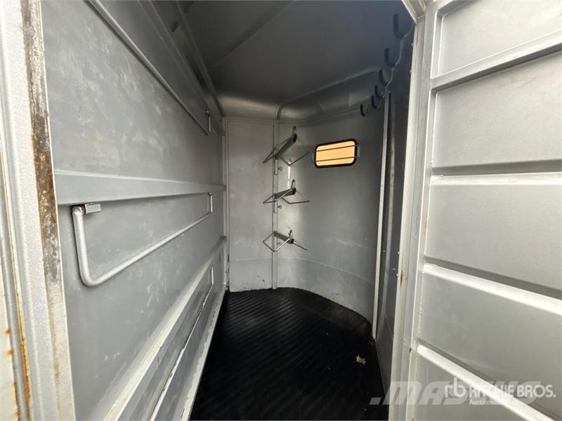  Dex 16 ft T/A Horse Trailer مقطورات نقل الحيوانات