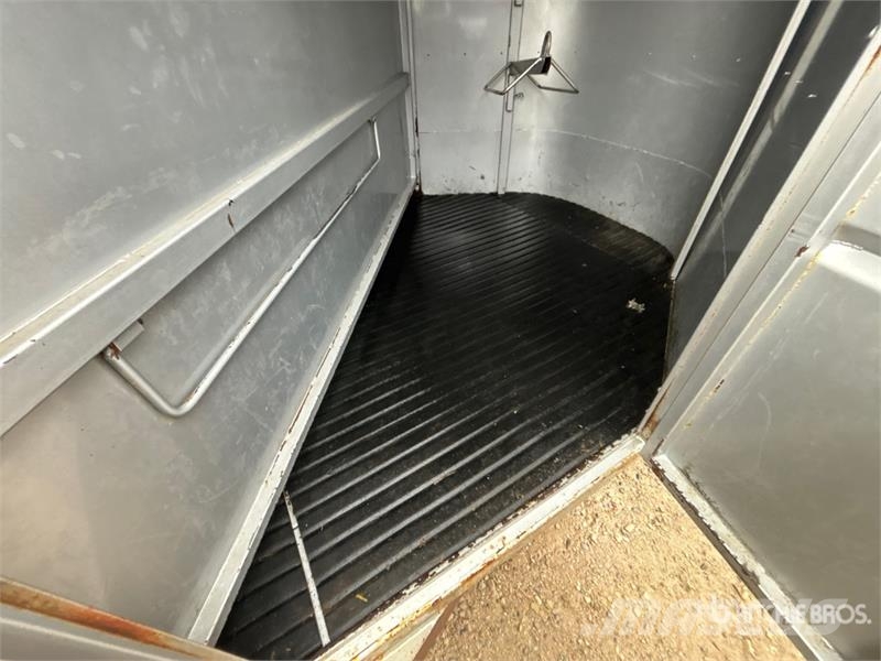  Dex 16 ft T/A Horse Trailer مقطورات نقل الحيوانات