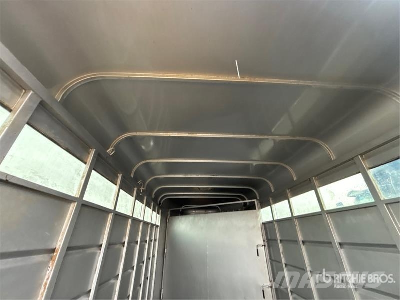  Dex 16 ft T/A Horse Trailer مقطورات نقل الحيوانات