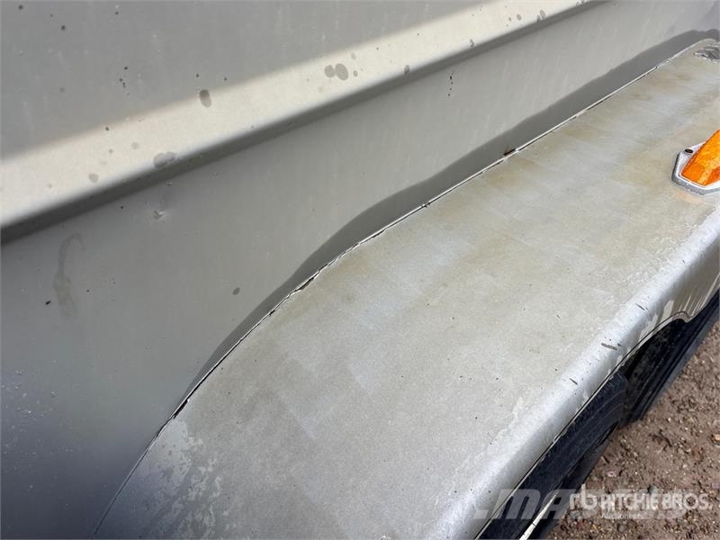  Dex 16 ft T/A Horse Trailer مقطورات نقل الحيوانات