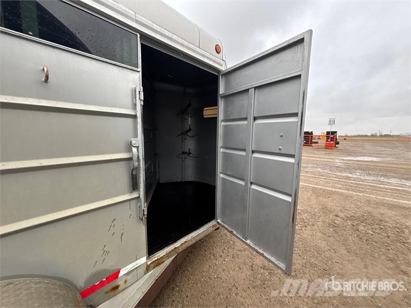  Dex 16 ft T/A Horse Trailer مقطورات نقل الحيوانات