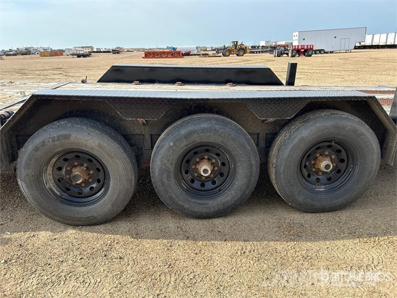 Diamond C 22 ft Tri/A Tilt Deck Trailer Plataformas bajas