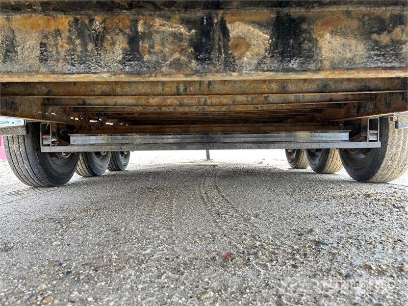 Diamond C 22 ft Tri/A Tilt Deck Trailer Plataformas bajas