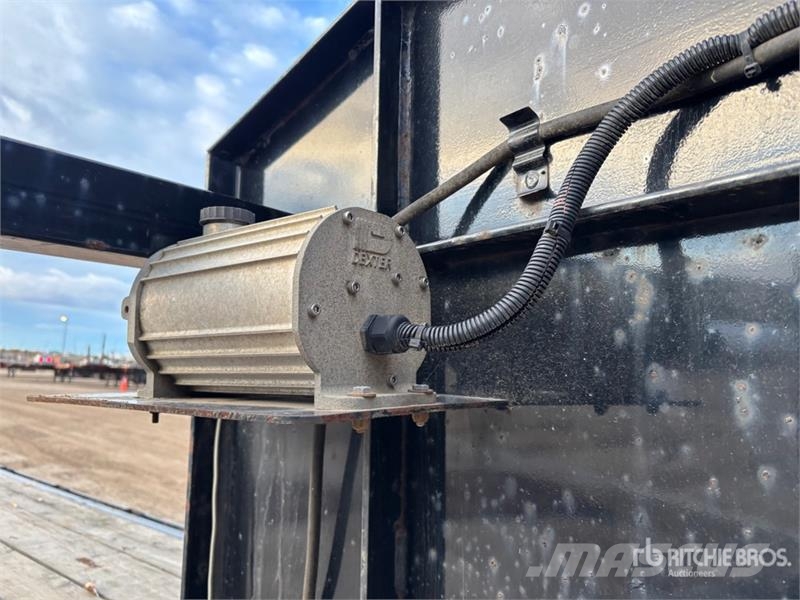 Diamond C 36 ft T/A Gooseneck Flatbed Trailer Flaksläp