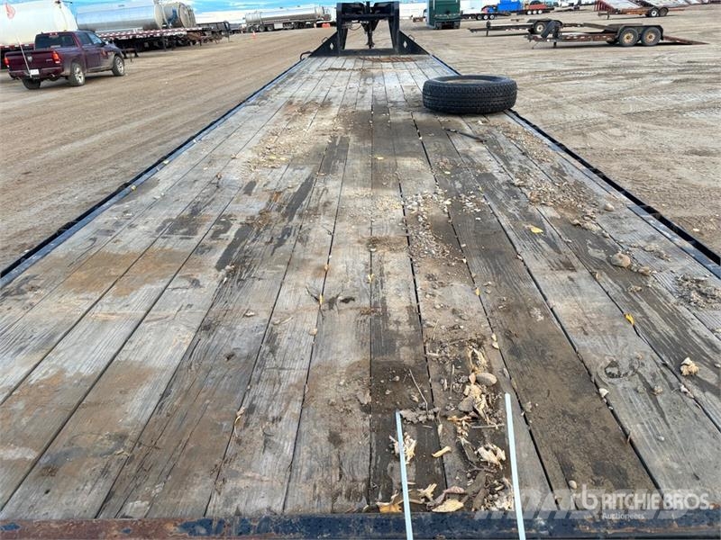 Diamond C 36 ft T/A Gooseneck Flatbed Trailer Flaksläp