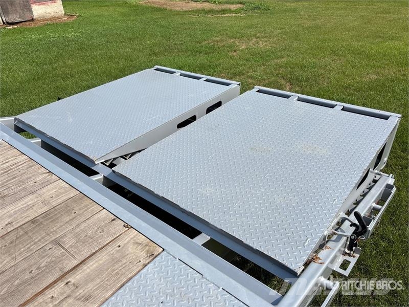 Diamond C 7000 lb 20 ft T/A Equipment Trailer Auto pārvadāšanas treileri