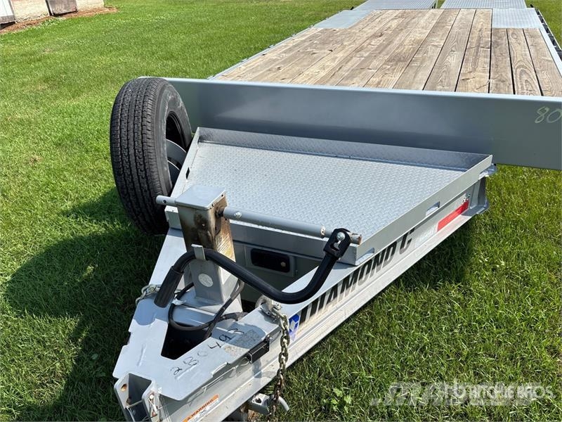 Diamond C 7000 lb 20 ft T/A Equipment Trailer Auto pārvadāšanas treileri