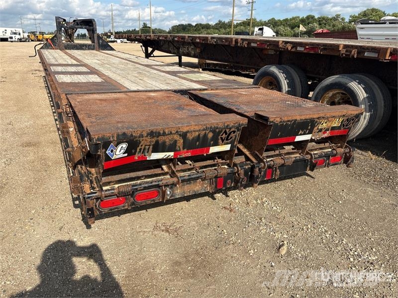 Diamond C Fleetneck 32 ft Tri/A Gooseneck Equipment Trailer مقطورات مركبات نقل