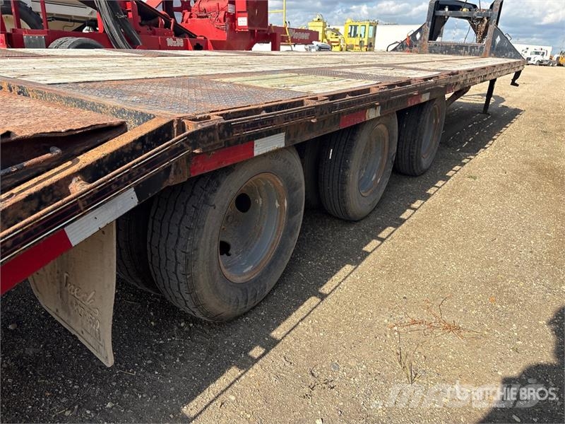 Diamond C Fleetneck 32 ft Tri/A Gooseneck Equipment Trailer مقطورات مركبات نقل