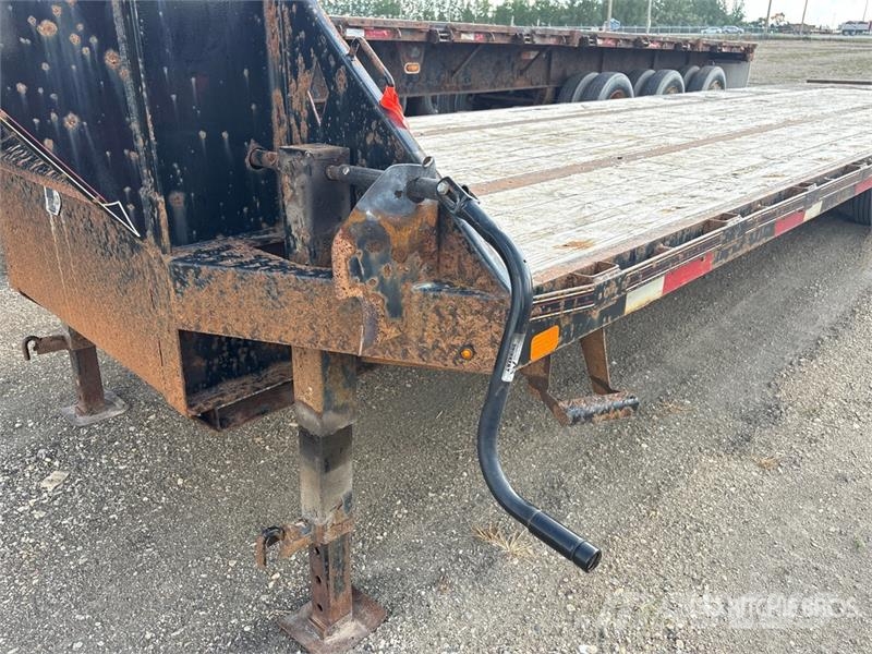 Diamond C Fleetneck 32 ft Tri/A Gooseneck Equipment Trailer مقطورات مركبات نقل