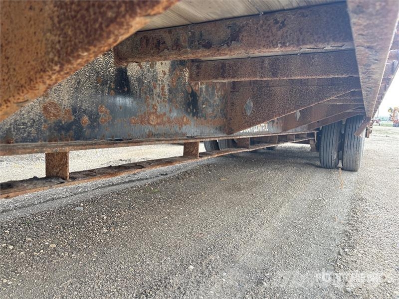 Diamond C Fleetneck 32 ft Tri/A Gooseneck Equipment Trailer مقطورات مركبات نقل