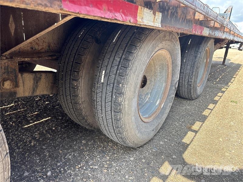 Diamond C Fleetneck 32 ft Tri/A Gooseneck Equipment Trailer مقطورات مركبات نقل