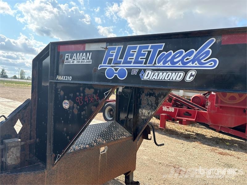 Diamond C Fleetneck 32 ft Tri/A Gooseneck Equipment Trailer مقطورات مركبات نقل