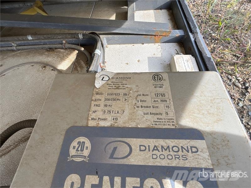 Diamond Doors Bi-Fold Garage Doors (Unused) 其他组件