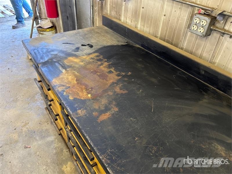 Diamond Industries 10 ft Workbench Kiti naudoti statybos komponentai