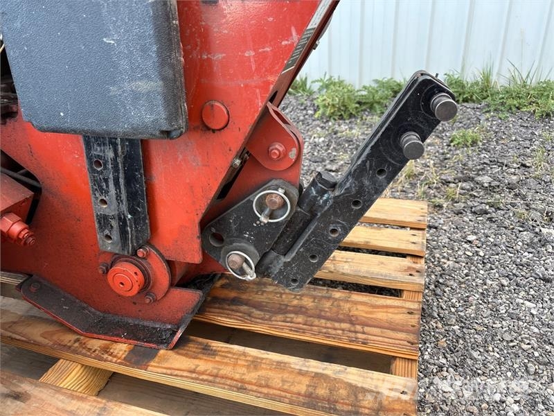 Ditch Witch 100SX Plugovi