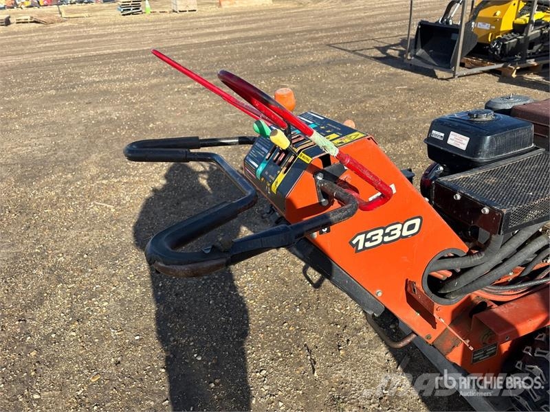 Ditch Witch 1330H Pinnaselõikurid