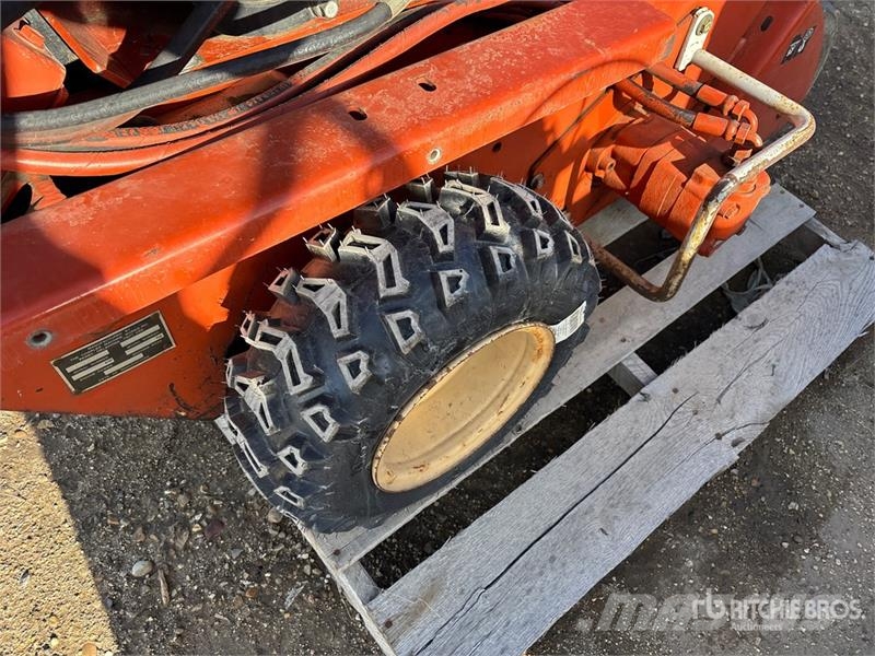 Ditch Witch 1330H Pinnaselõikurid