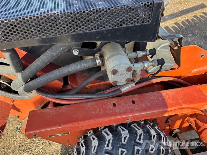 Ditch Witch 1330H Pinnaselõikurid