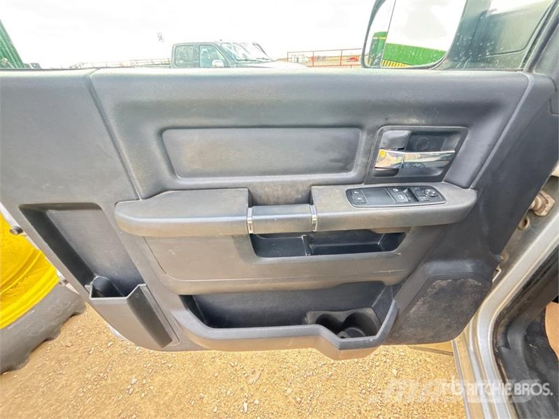 Dodge 2500 4x4 Flatbed Truck Flakbilar