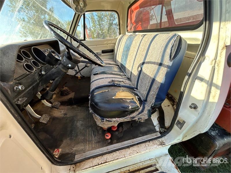 Dodge 500 4x2 Grain Truck (Inoperable) 农用/粮食运输车