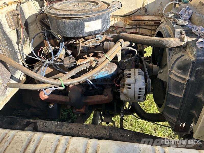 Dodge 500 4x2 Grain Truck (Inoperable) 农用/粮食运输车