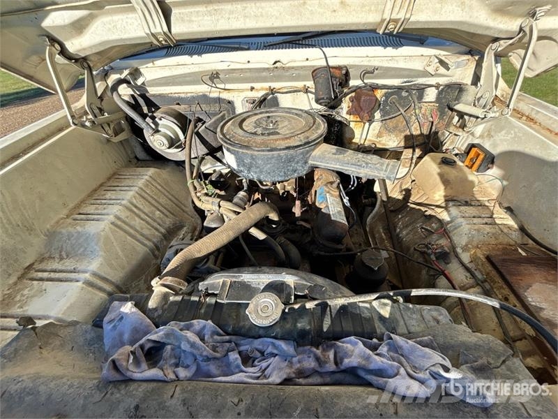 Dodge 500 4x2 Grain Truck (Inoperable) 农用/粮食运输车