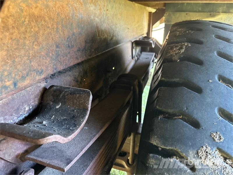 Dodge 500 4x2 Grain Truck (Inoperable) 农用/粮食运输车