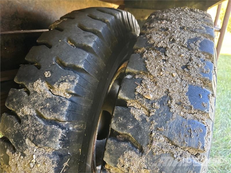 Dodge 500 4x2 Grain Truck (Inoperable) 农用/粮食运输车