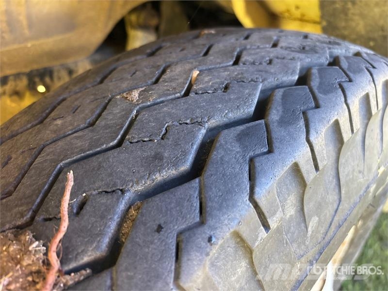 Dodge 500 4x2 Grain Truck (Inoperable) 农用/粮食运输车