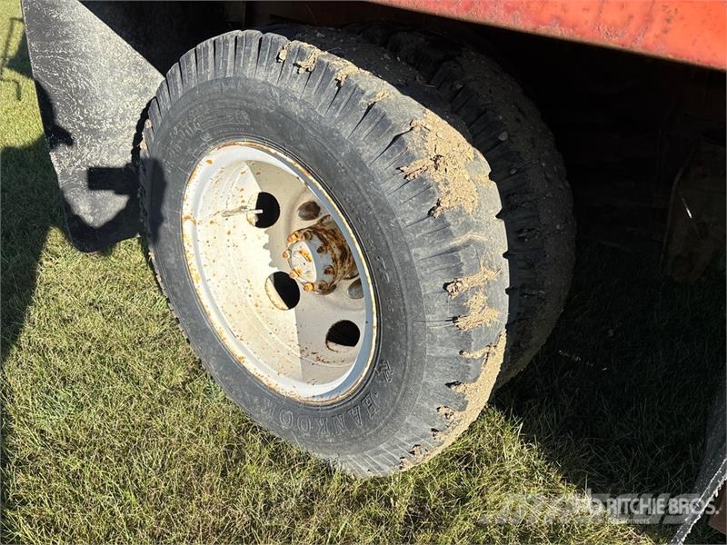 Dodge 500 4x2 Grain Truck (Inoperable) 农用/粮食运输车