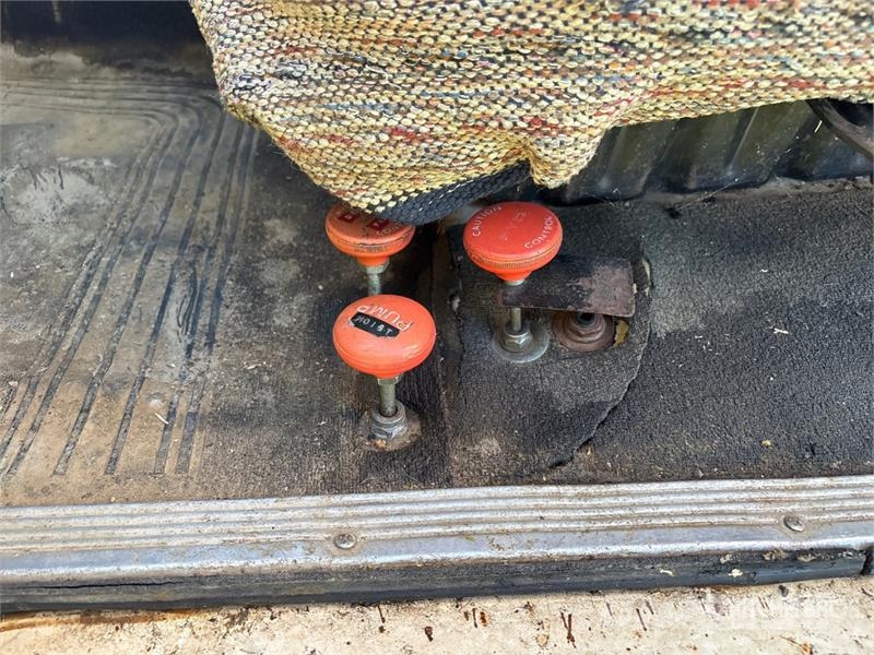 Dodge 500 4x2 Grain Truck (Inoperable) 农用/粮食运输车