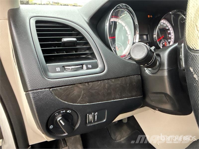 Dodge Caravan Minivan Biler
