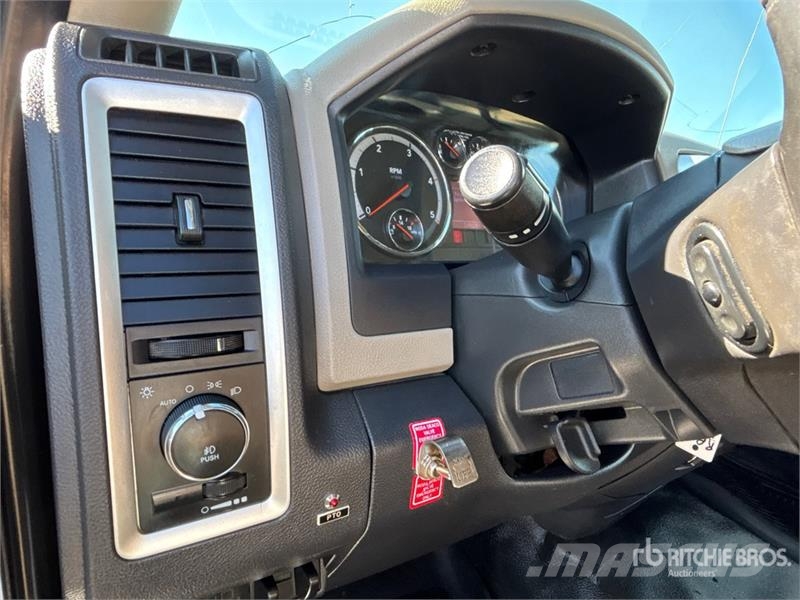 Dodge Knuckle Boom on Dodge Ram 5500 4x4 Boom Truck Kamioni sa kranom
