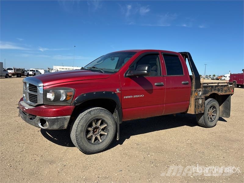 Dodge Ram 2500 4x4 Crew Cab Flatbed Truck Flatbed / Dropside trucks